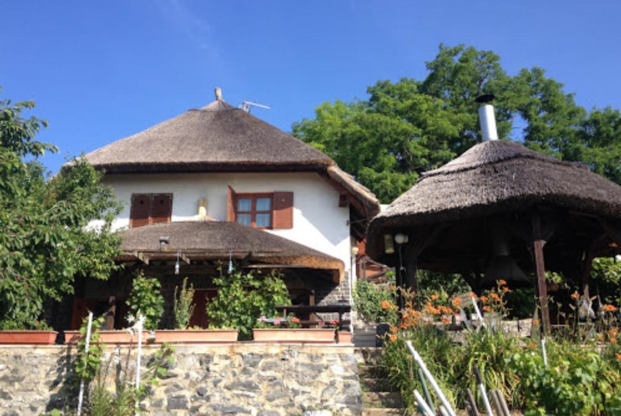 Panorama Apartmanhaz Badacsonytomaj Exterior foto