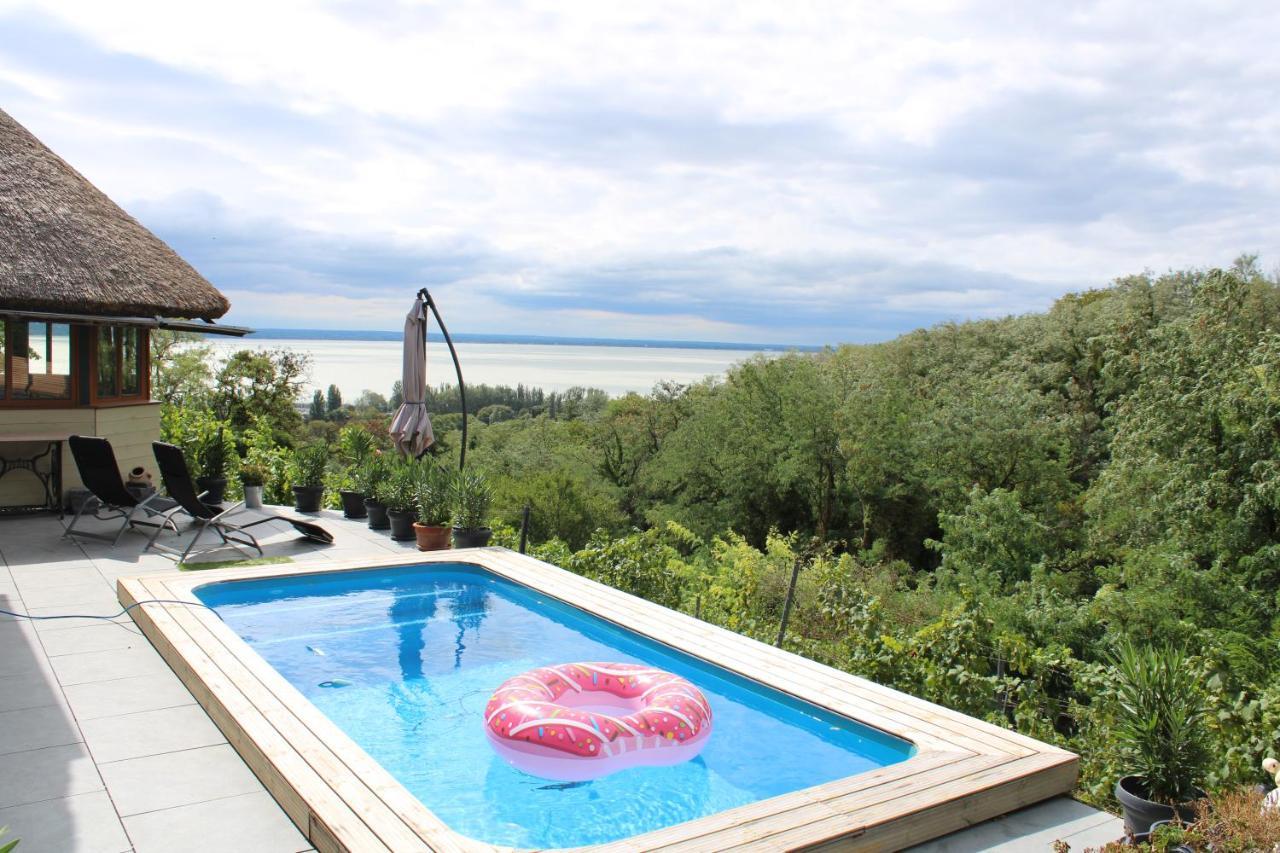Panorama Apartmanhaz Badacsonytomaj Exterior foto