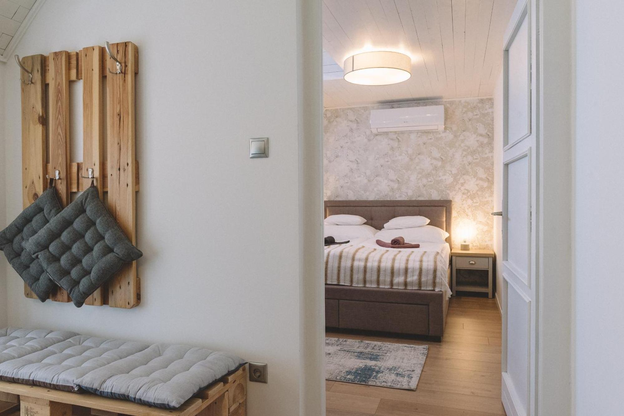 Panorama Apartmanhaz Badacsonytomaj Exterior foto