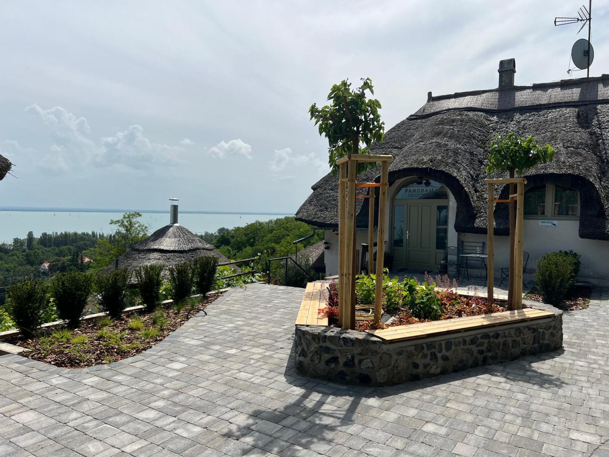 Panorama Apartmanhaz Badacsonytomaj Exterior foto