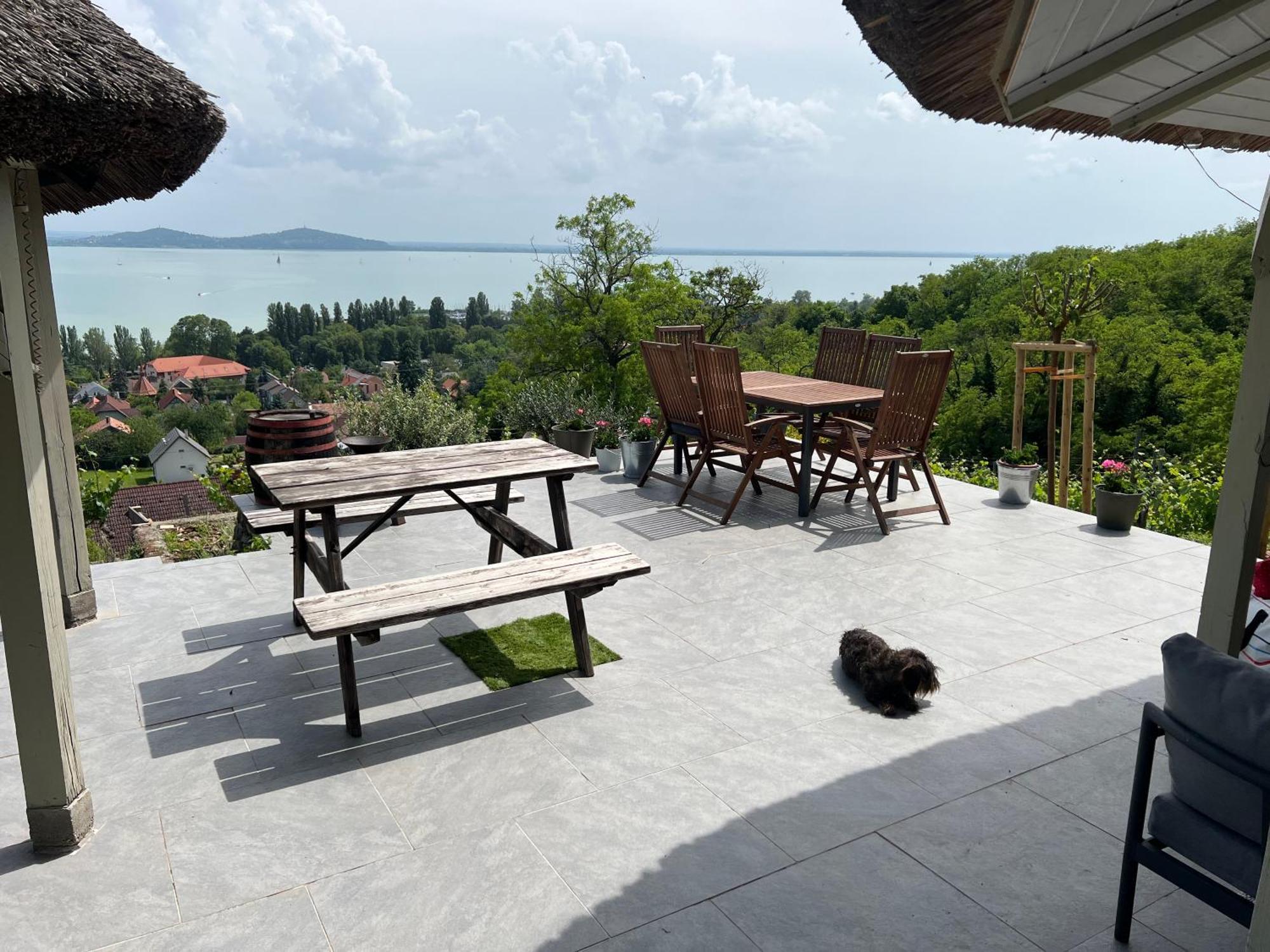 Panorama Apartmanhaz Badacsonytomaj Exterior foto