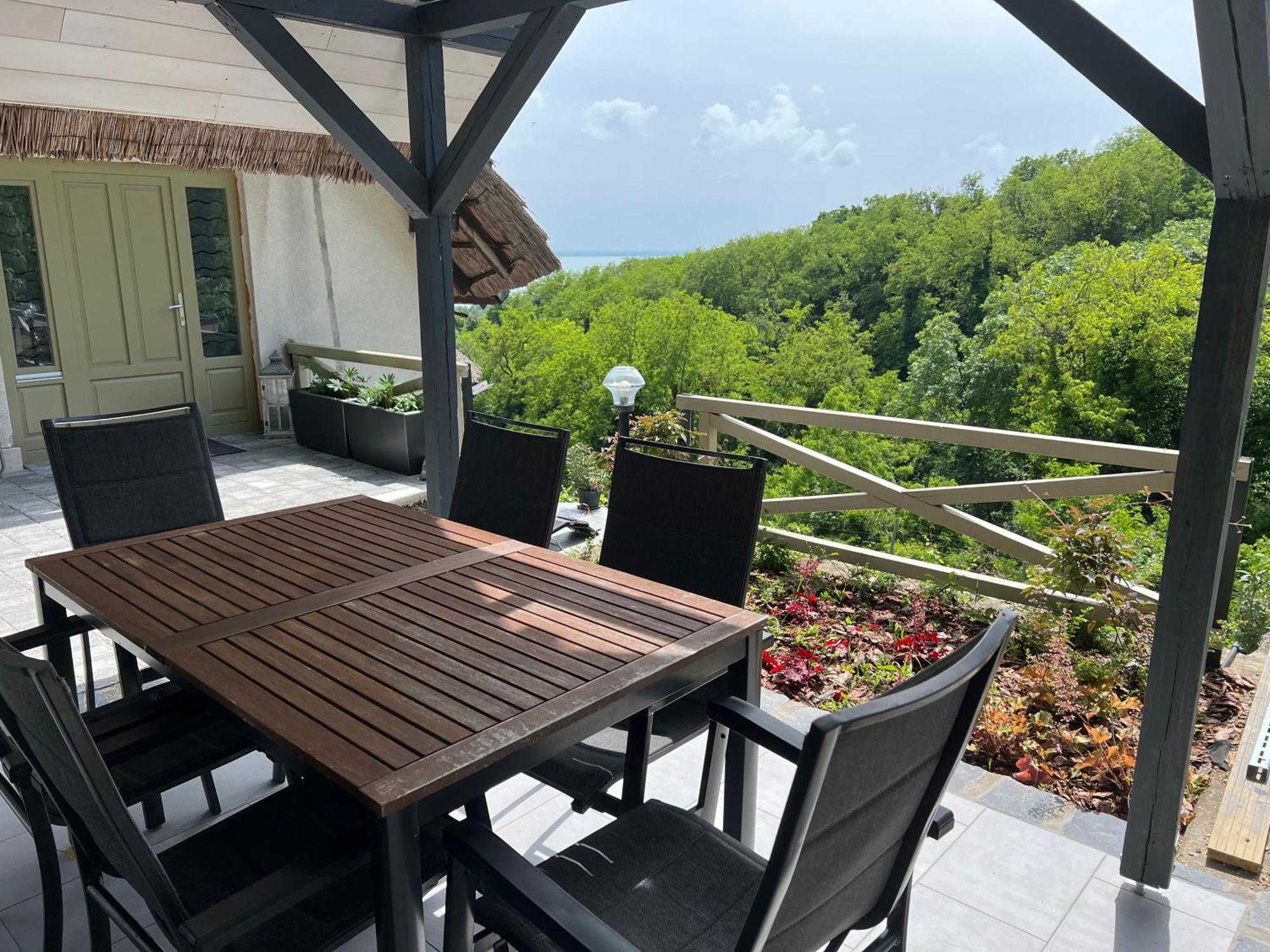 Panorama Apartmanhaz Badacsonytomaj Exterior foto